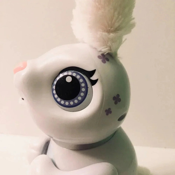 Spin Master Zoomer Hungry Bunnies Shreddy  White Interactive Bunny Rabbit - Picture 15 of 15